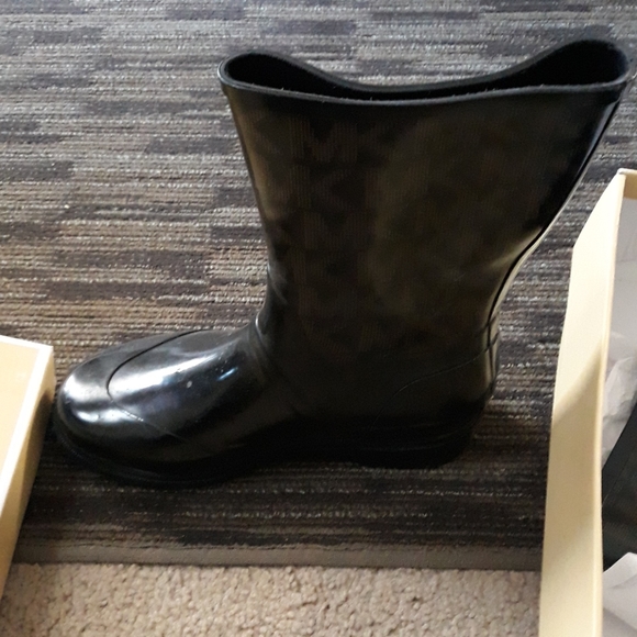 Boots - Picture 1 of 3